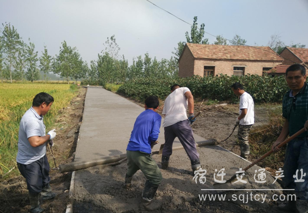 實施“精準(zhǔn)扶貧” 推進貧困村道路建設(shè).png